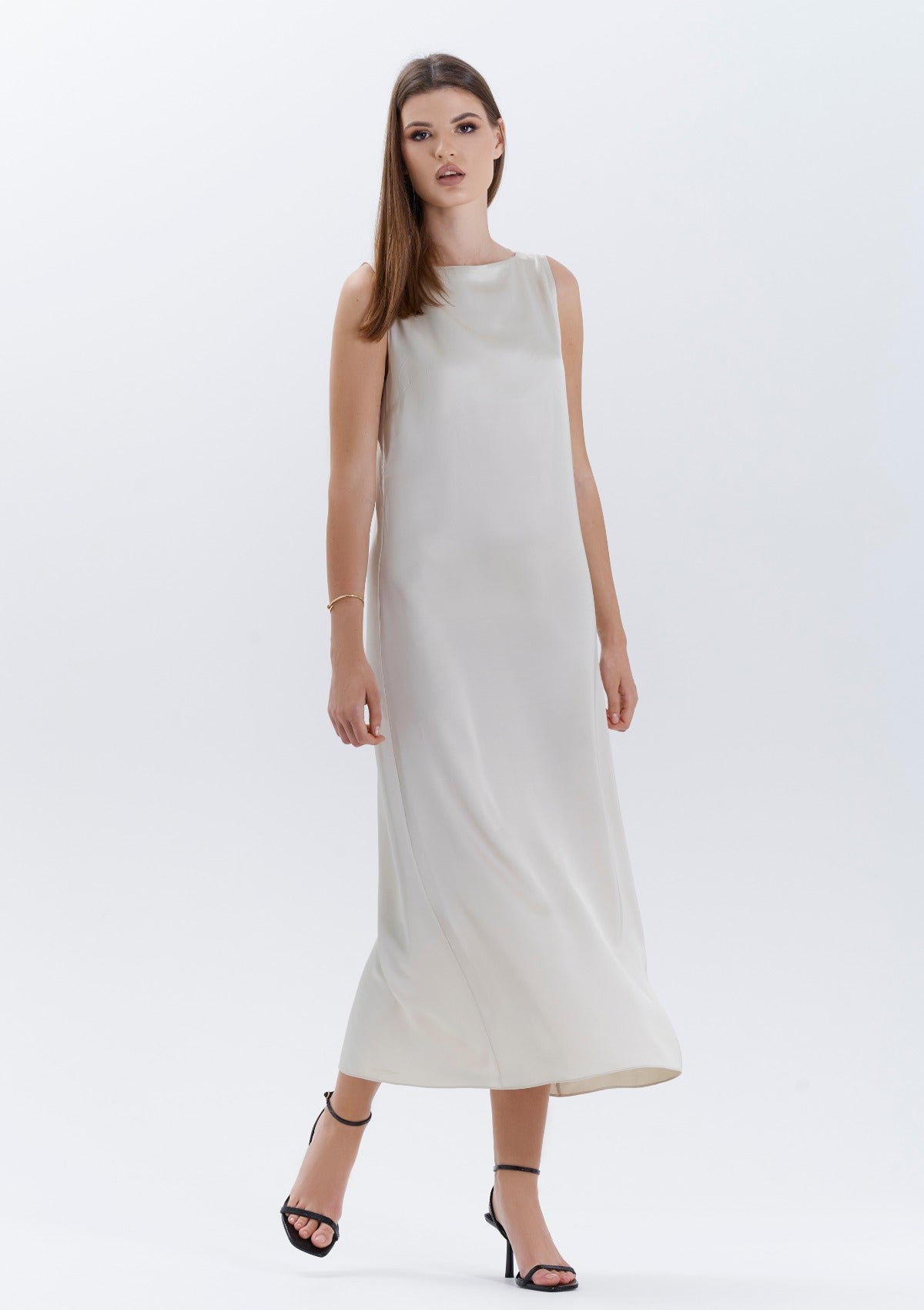 A beige midi dress with low back by Silk & tonic.