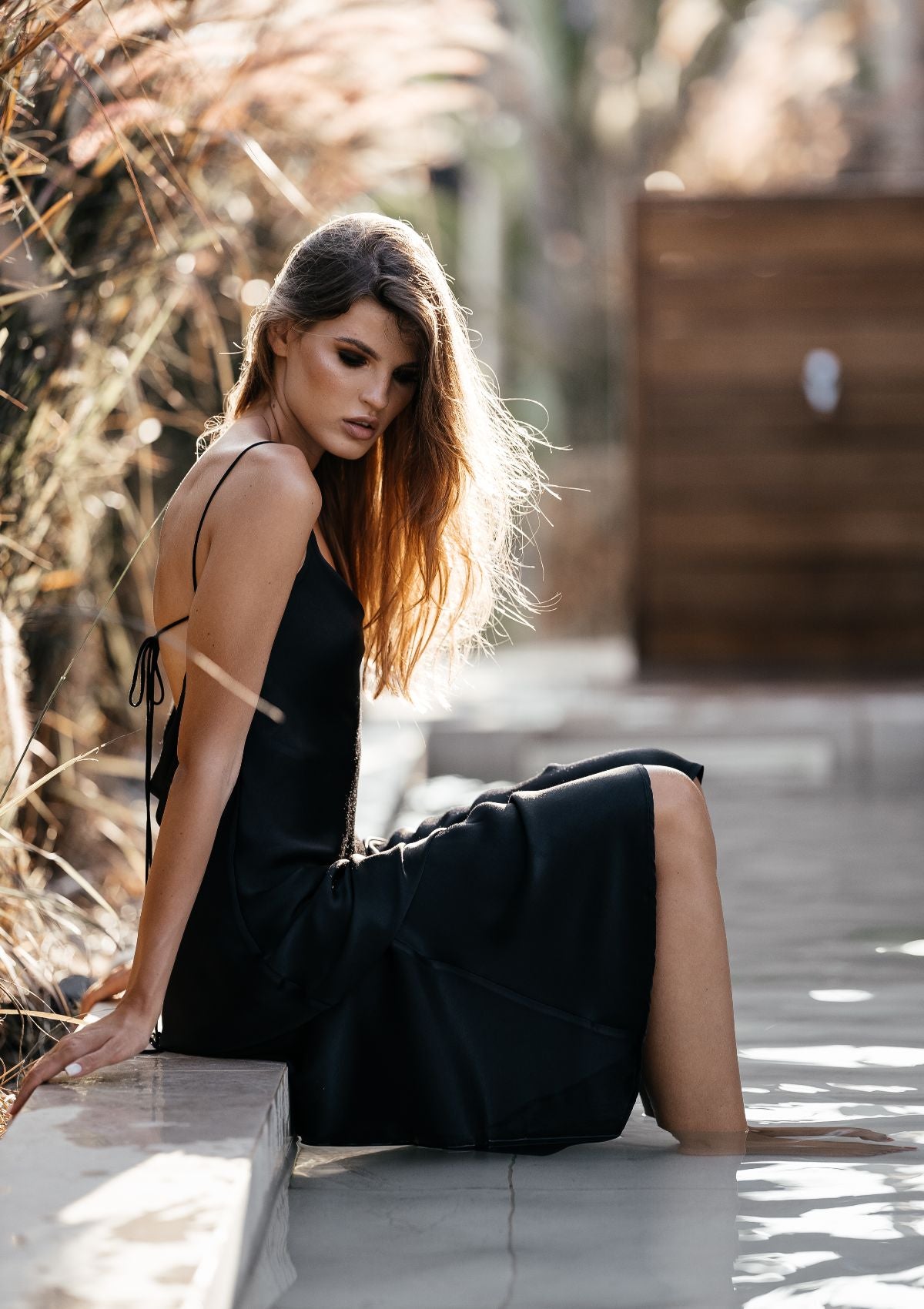 BLACK MIDI LOW-BACK DRESS