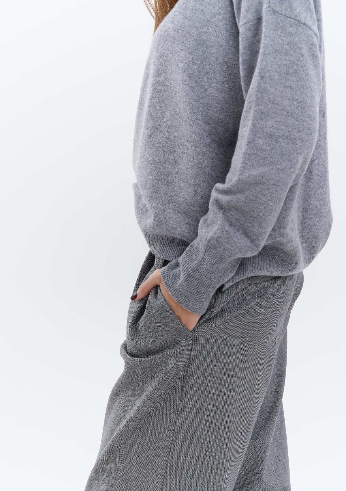 GREY CASHMERE CREWNECK SWEATER