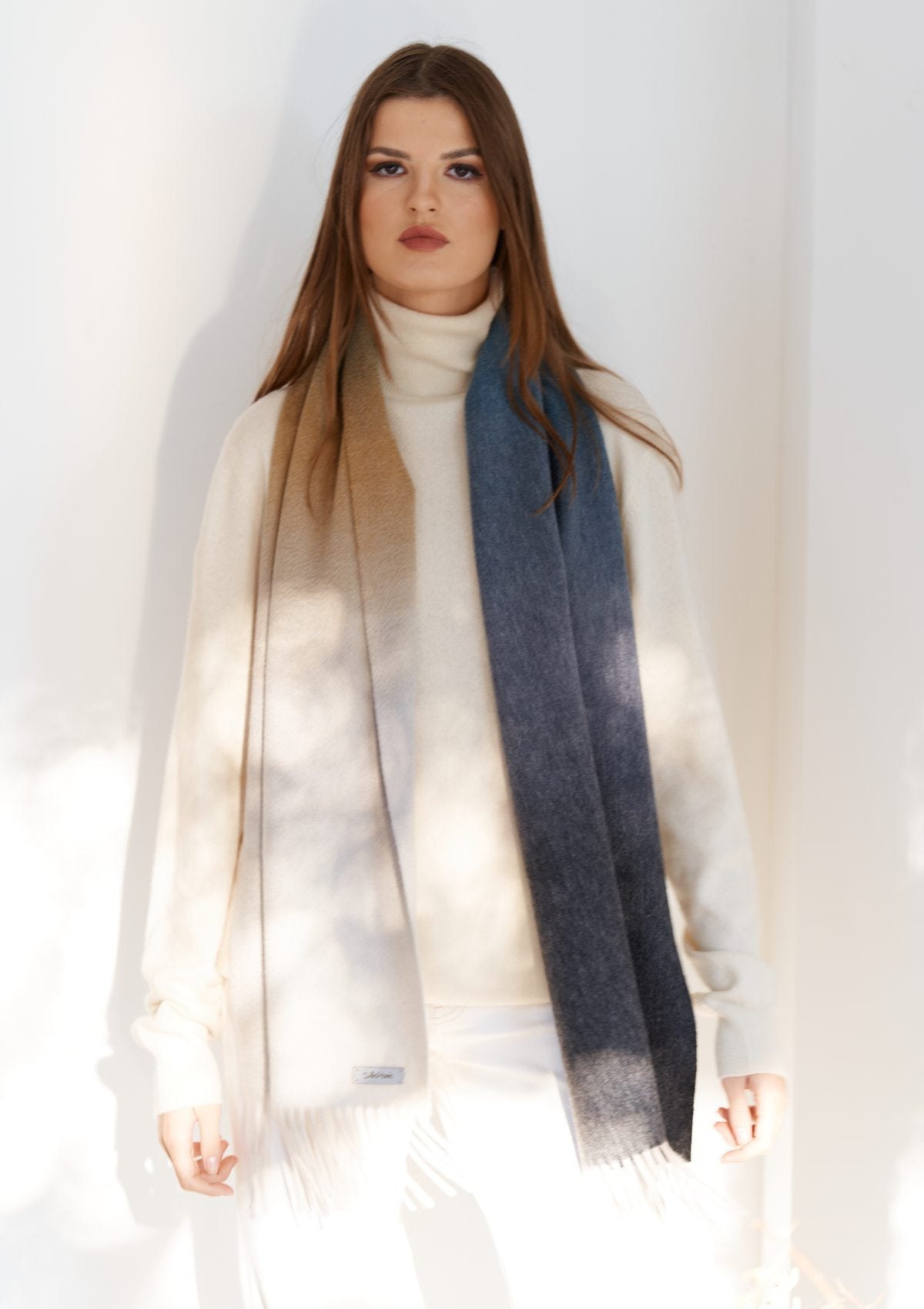 GRADIENT GREY TO WHITE SCARF