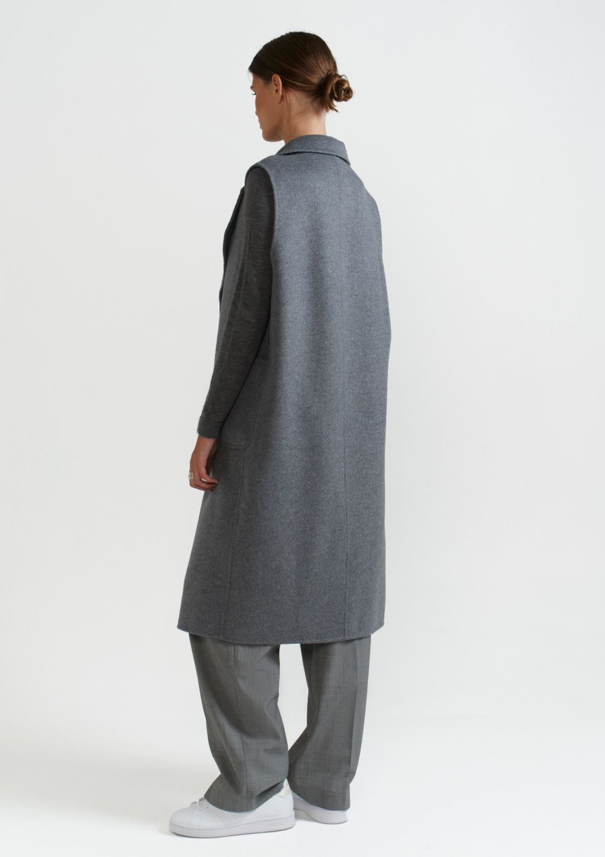 grey-cashmere-blend-double faced-sleeveless-coat-Silk & tonic