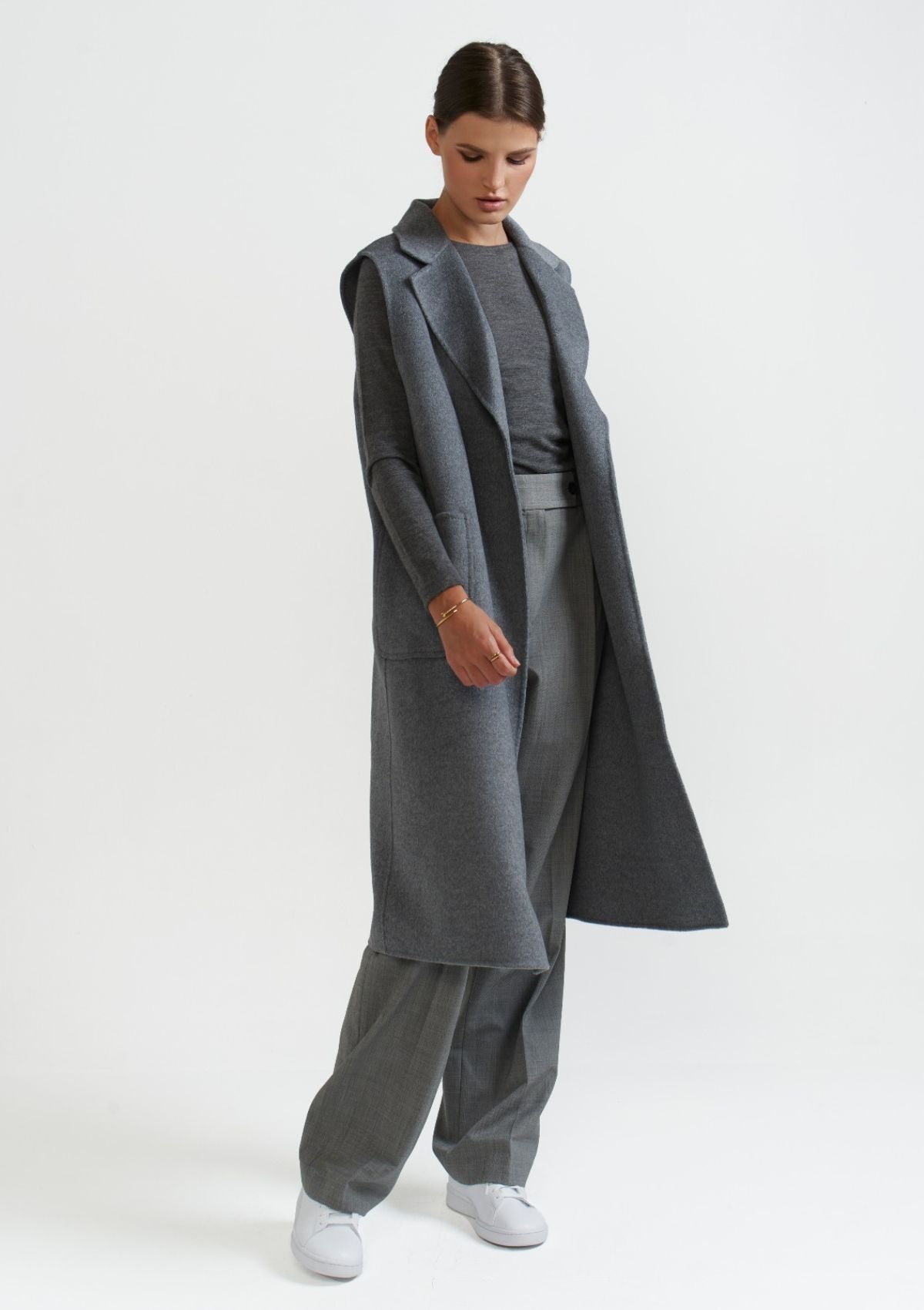 grey-outfit-sleeveless-luxury-coat-Silk & tonic brand