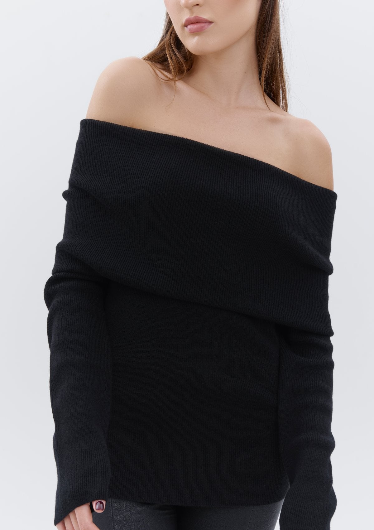 BLACK OFF-SHOULDER SWEATER