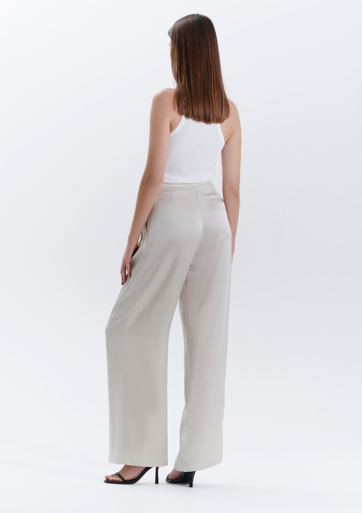 stylish outfit with wide-leg trousers in sand hue by Silk & tonic women's fashion brand