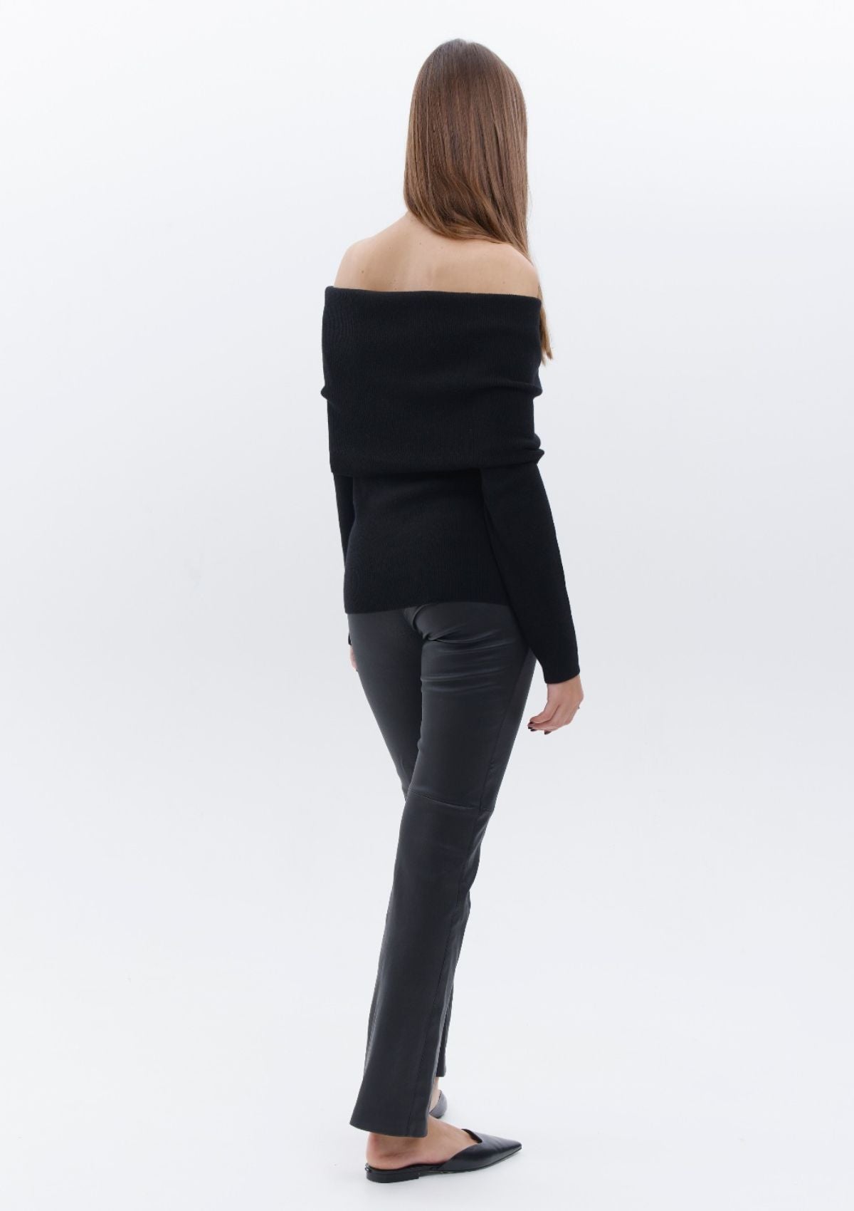 BLACK OFF-SHOULDER SWEATER