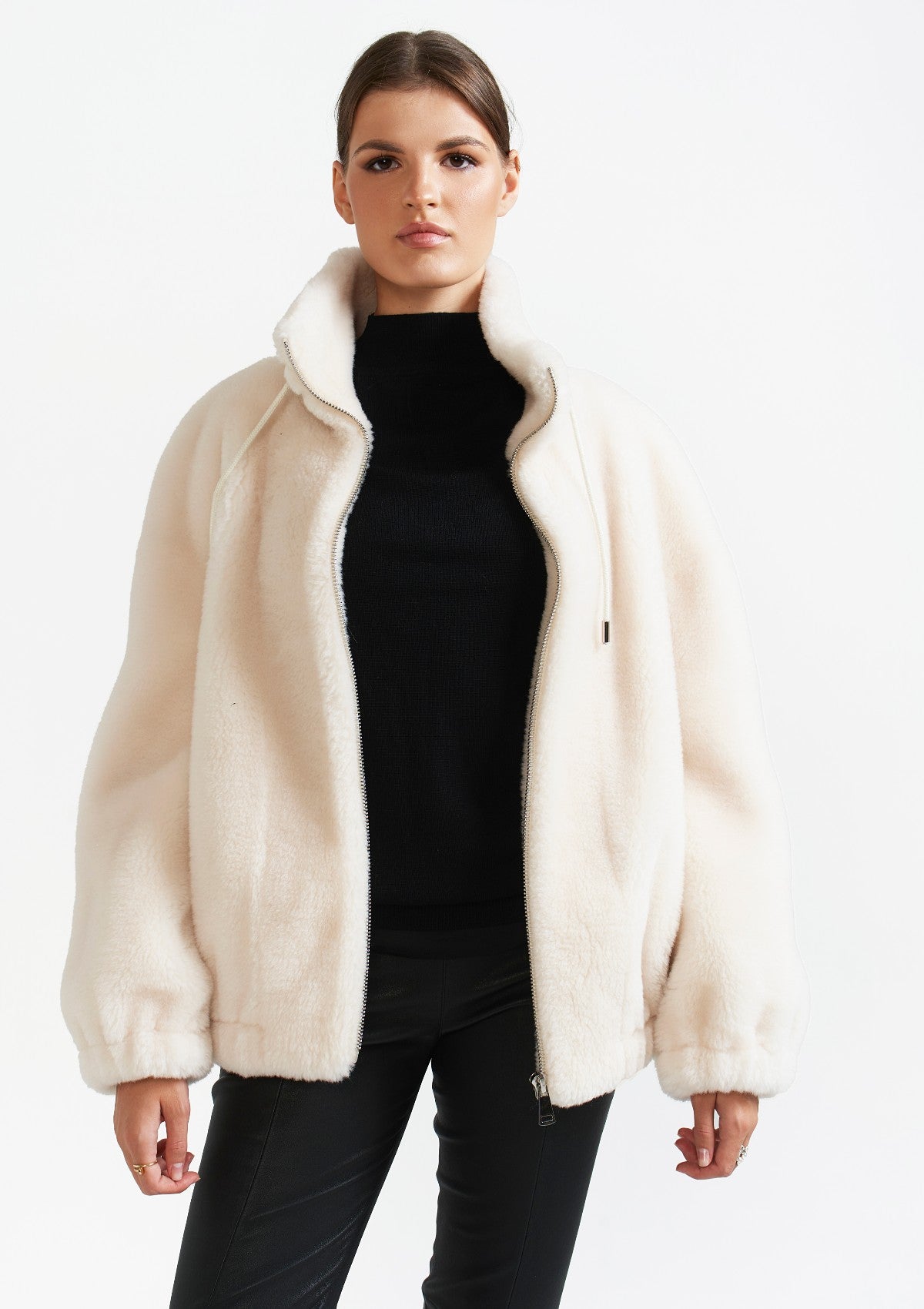 AW23-collection-white-merino-wool-jacket-Silk & tonic