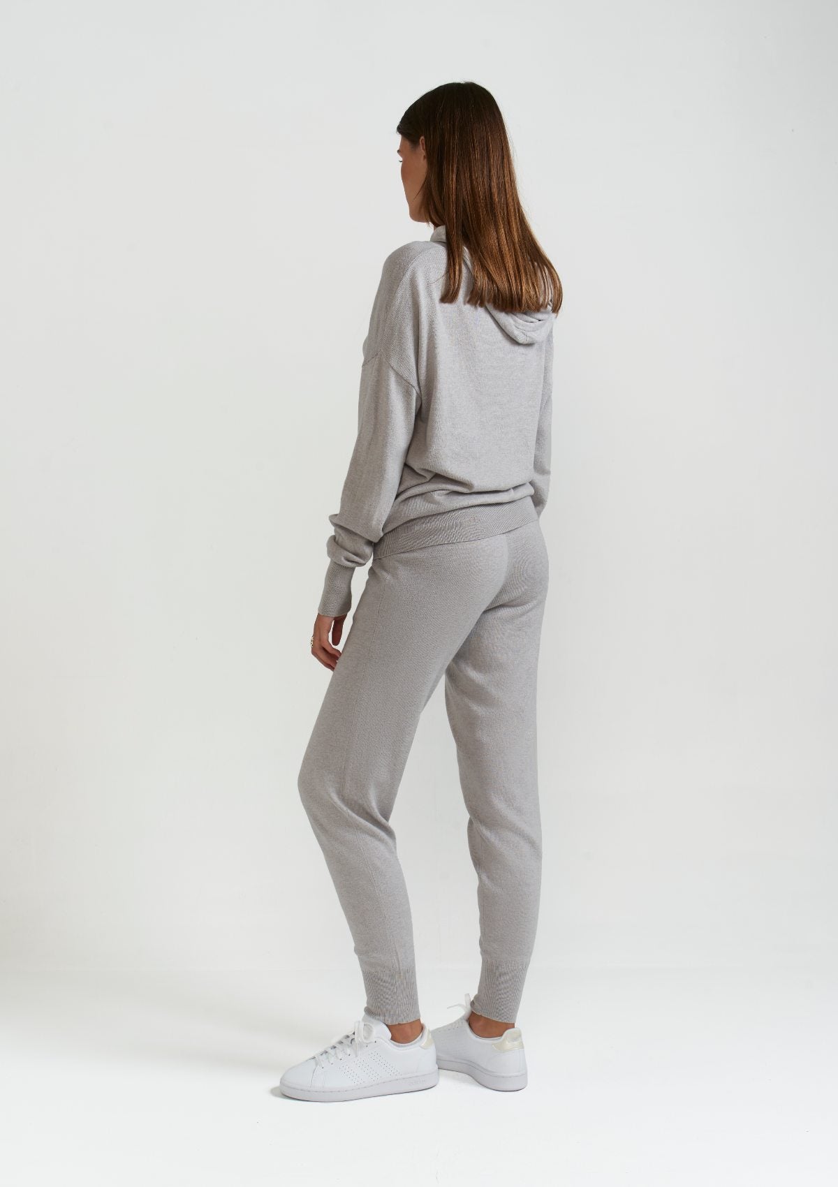 cashmere blend-luxurious-trousers-grey-knitted-Silk & tonic