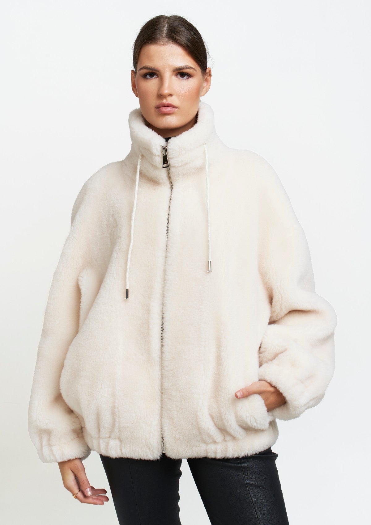 loose-fit-white-plush-jacket-AW23-Silk & tonic