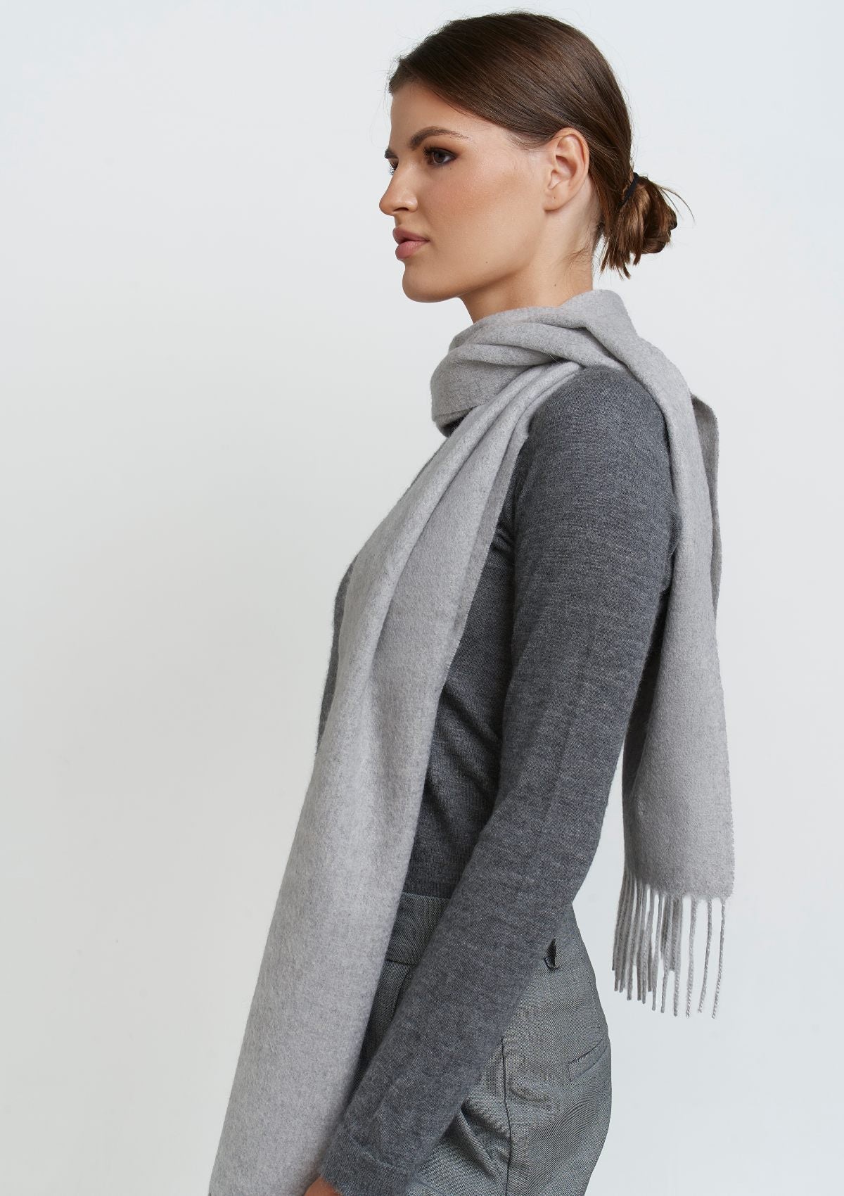 luxurious-mongolian-cashmere-scarf-grey-Silk & tonic