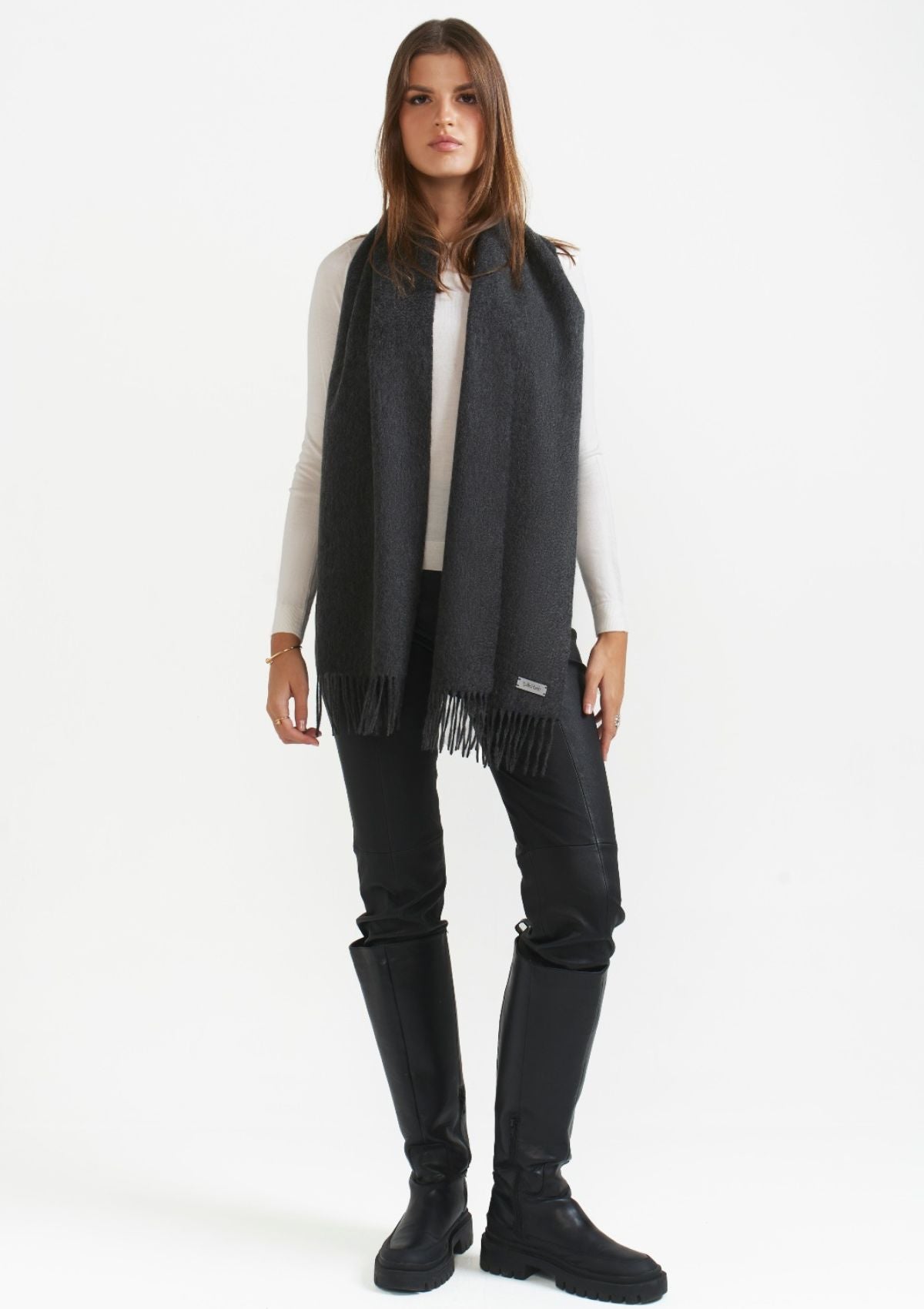 luxurious-charcoal-minimal-cashmere-scarf-Silk & tonic