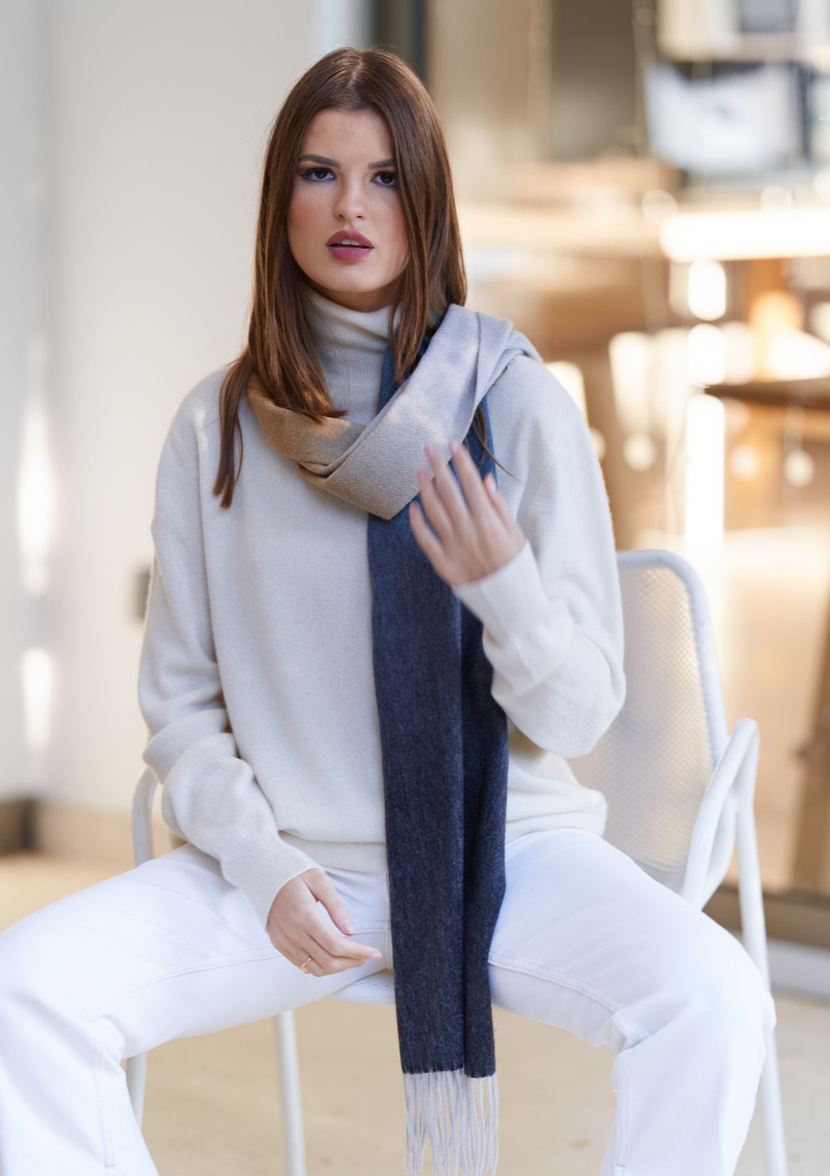 GRADIENT GREY TO WHITE SCARF