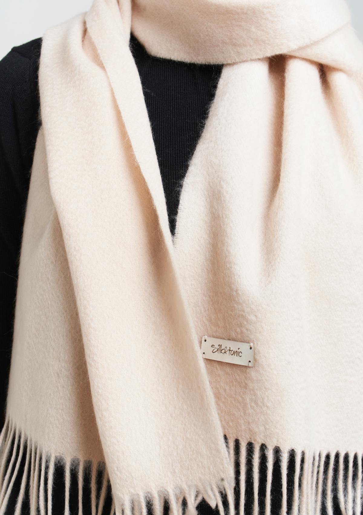 warm-luxurious-cashmere-scarf-light-color-Silk & tonic